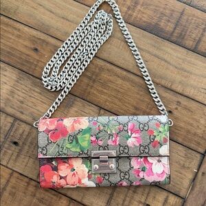Gucci GG Supreme Blooms Padlock Continental Chain Clutch